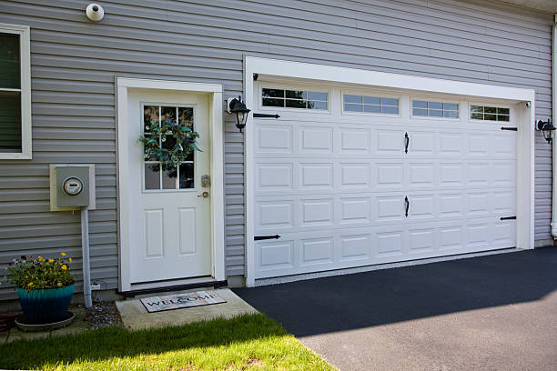 24/7 Emergency Garage Door Panel Replacement experts in Groesbeck, OH